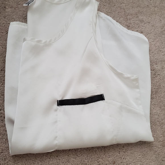 Clothes - Picture 16 of 16